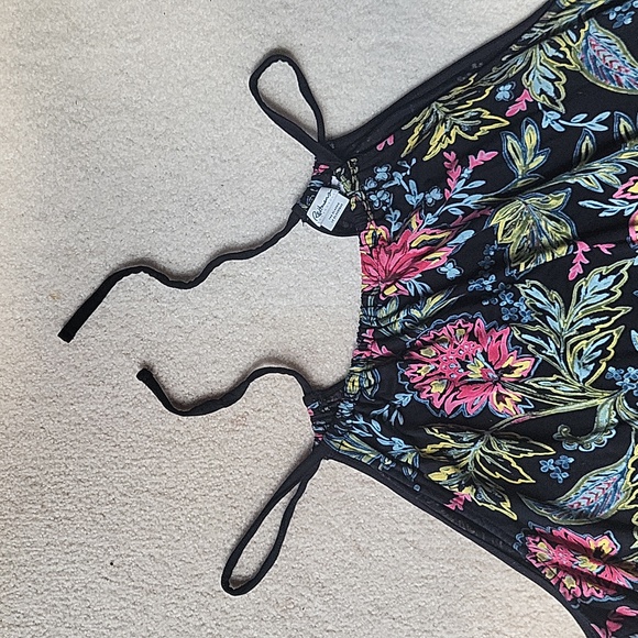 REITMANS XL Black with floral print tank - Picture 2 of 4